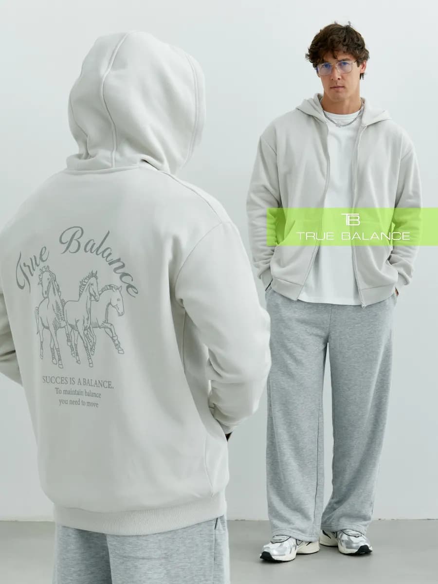 Толстовка оверсайз с принтом на спине