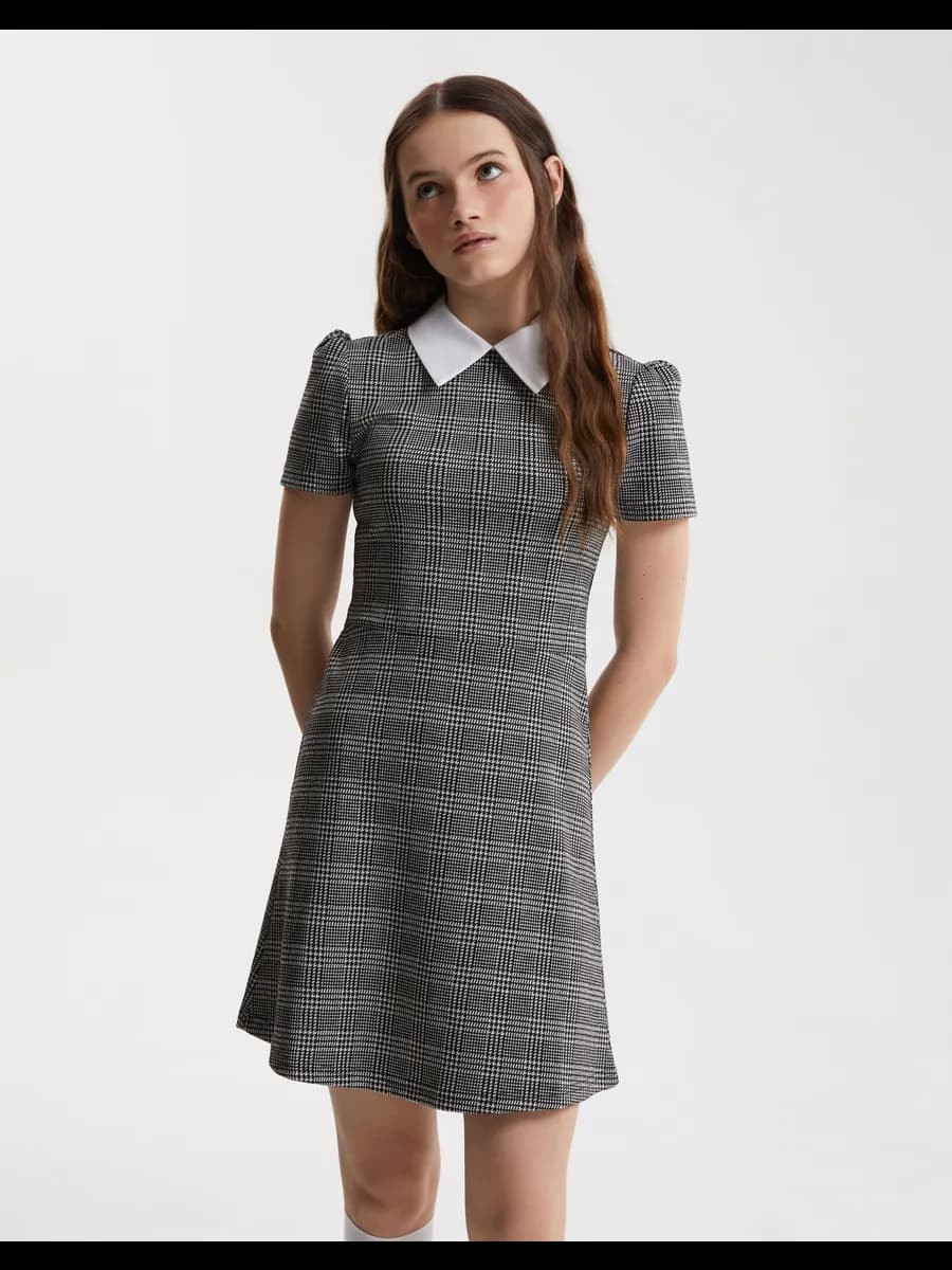 Платье в клетку с воротником