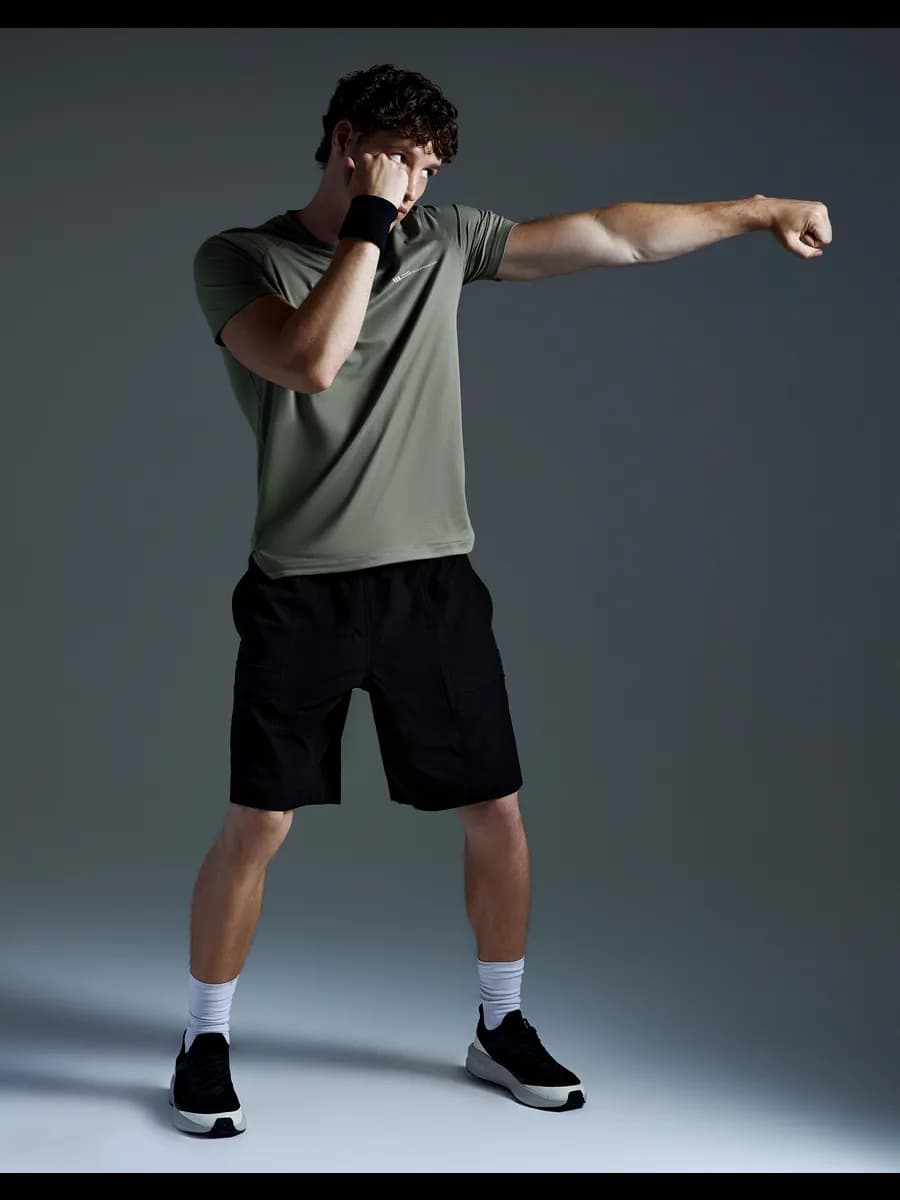 Хаки спортивная футболка со светоотражающим принтом - фото 1