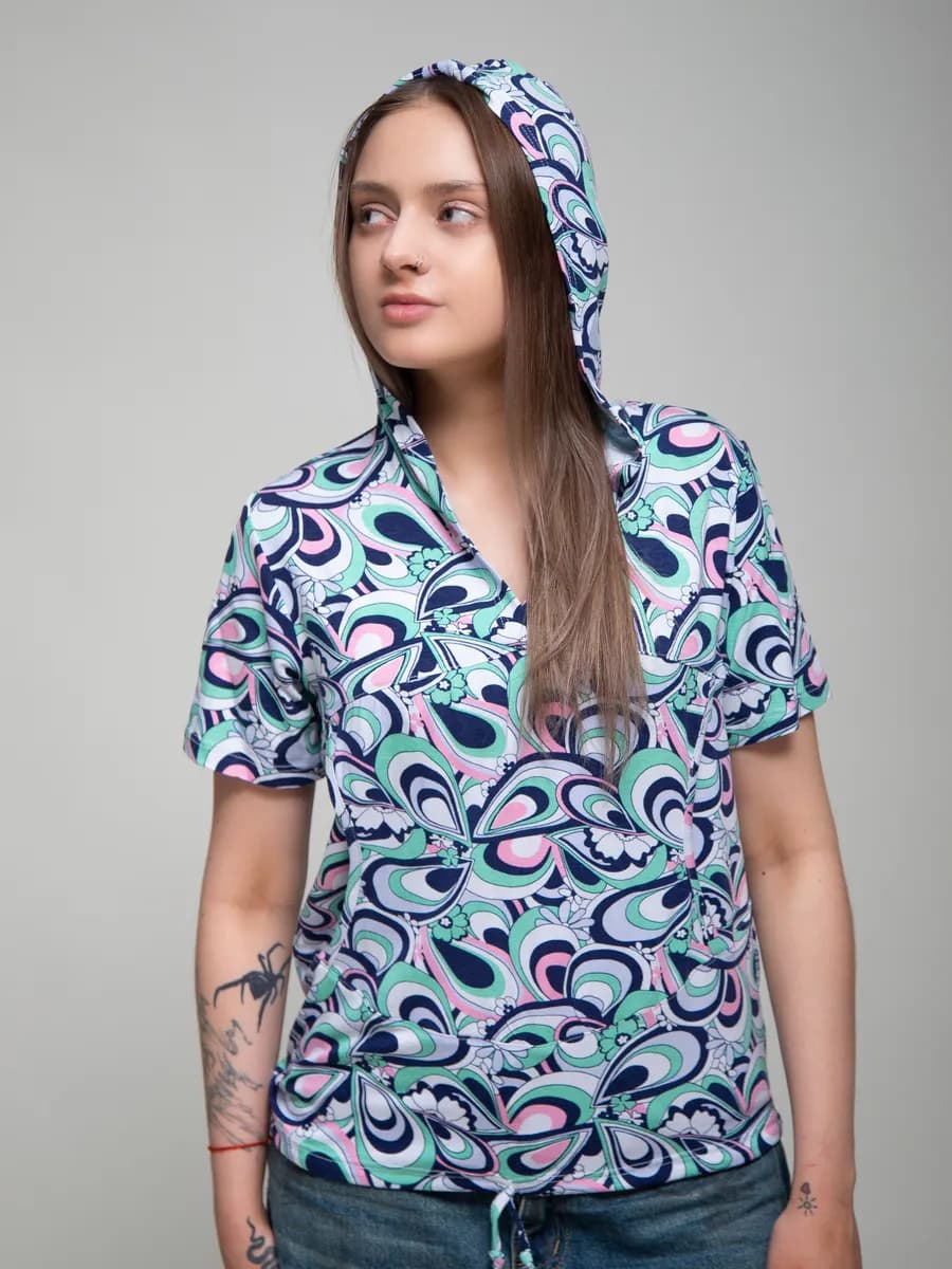 Футболка с капюшоном больших размеров