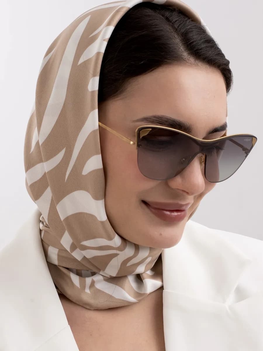 Платок шелковый косынка на голову и шею весенний