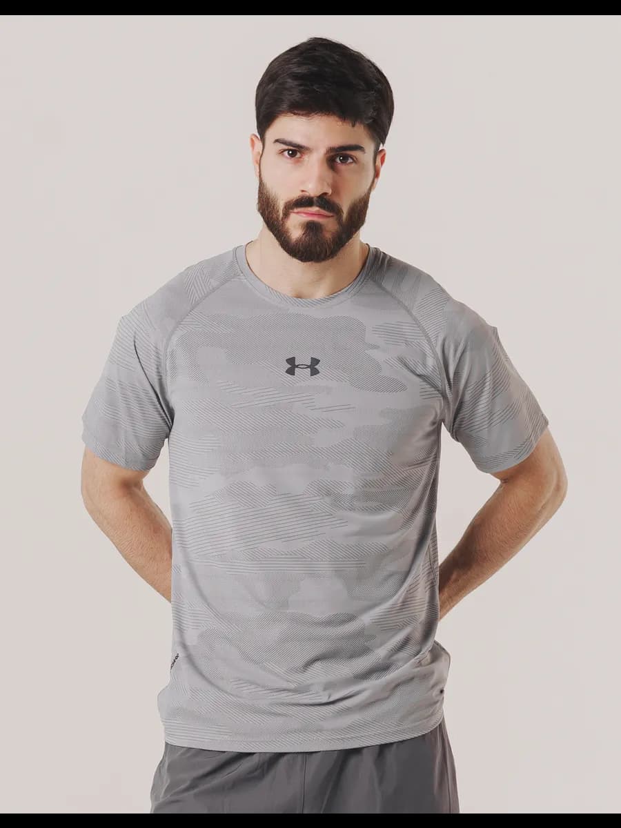 Спортивная мужская футболка