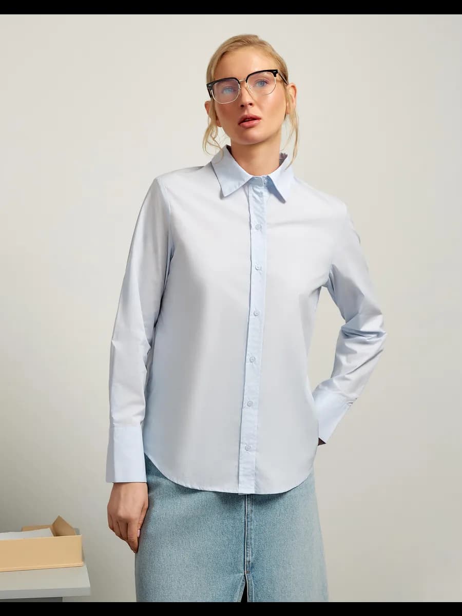 Голубая рубашка прямого кроя с длинным рукавом