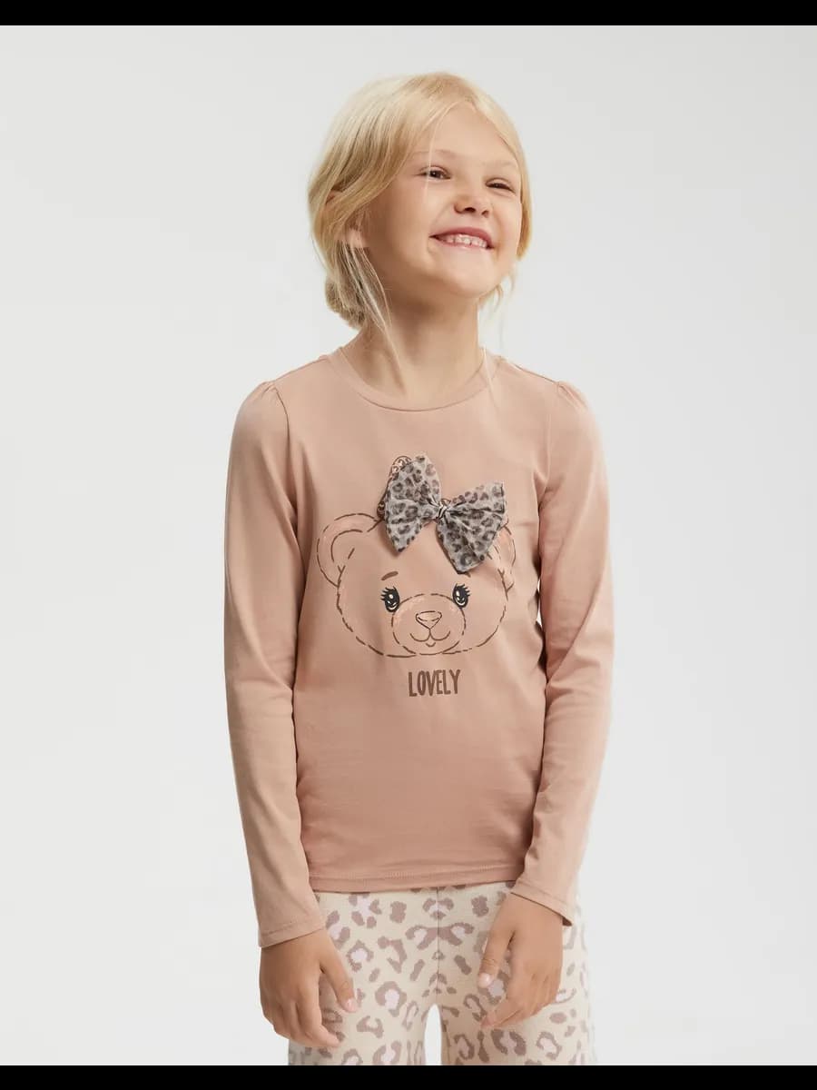 Коричневый лонгслив с принтом и бантом