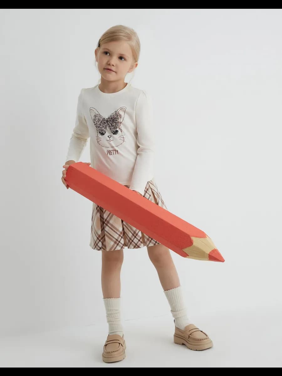 Молочный лонгслив с принтом и бантом