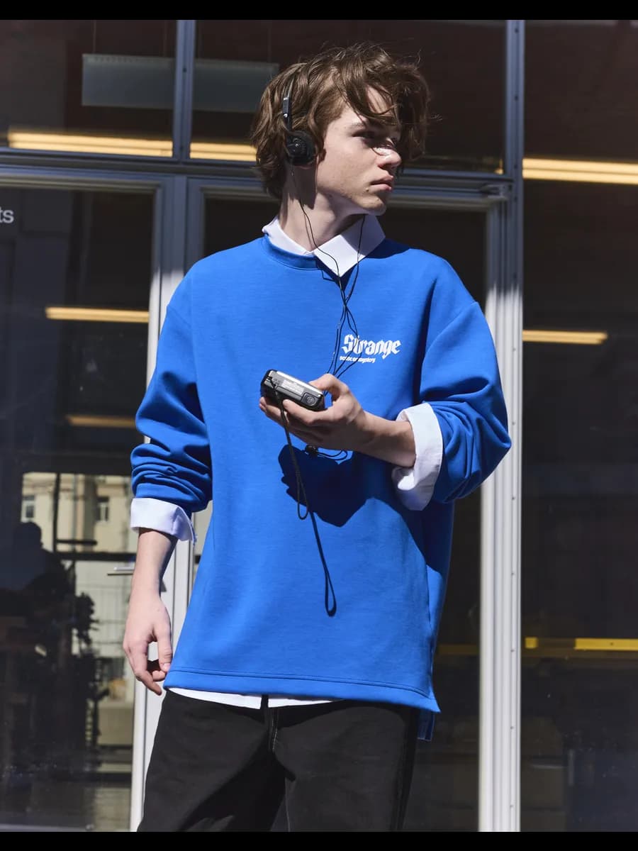 Синий свитшот из скубы с принтом