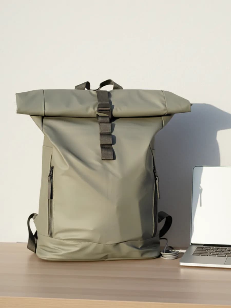 Рюкзак трансформер ролл топ для ноутбука и путешествий