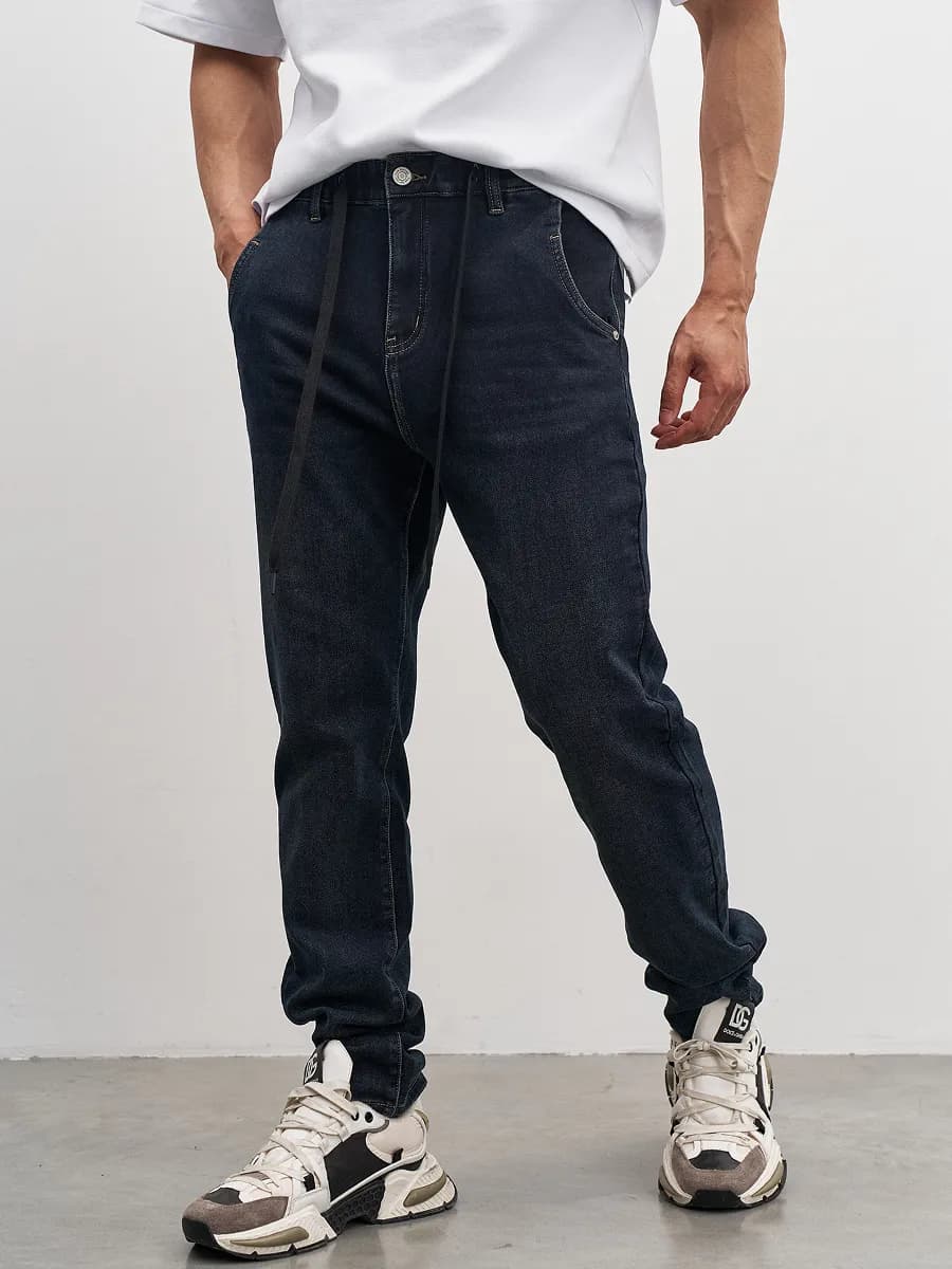 Джинсы зауженные к низу