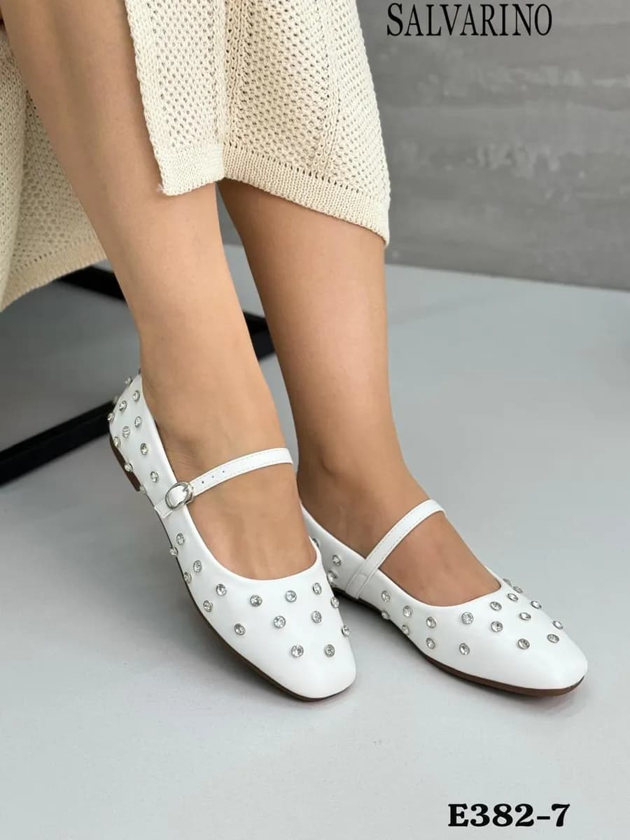 Балетки с ремешком со стразами