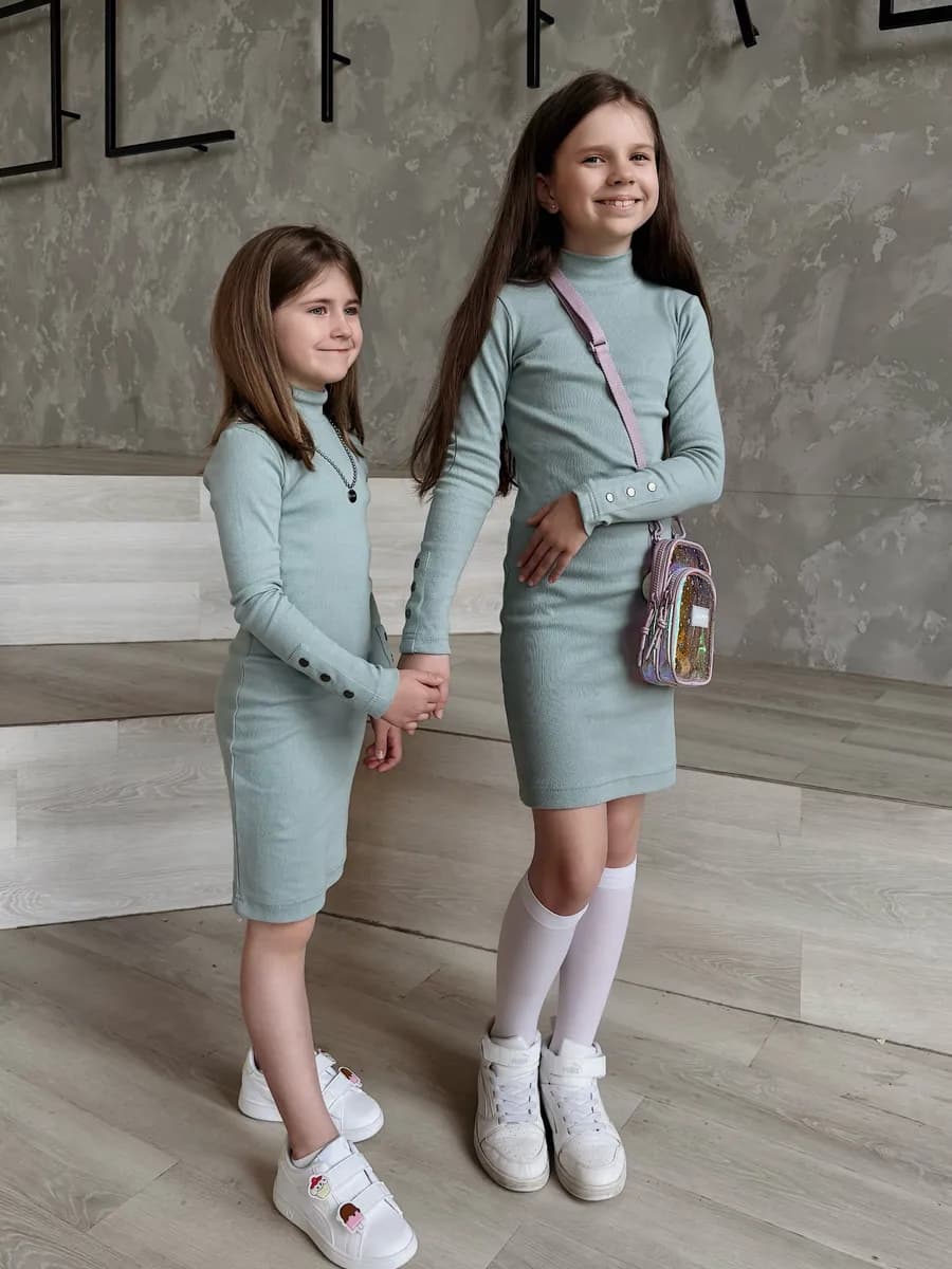 Платье с длинным рукавом