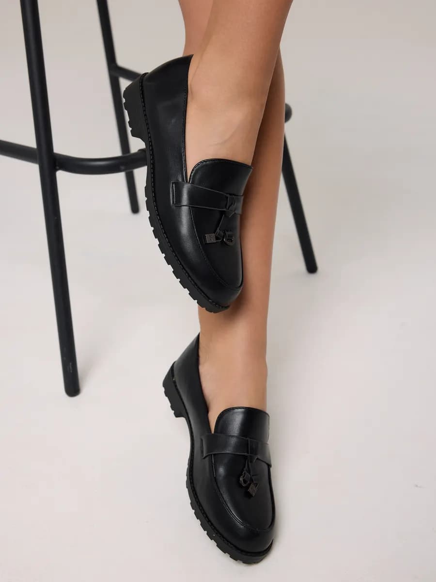 Туфли на низком каблучке демисезонные