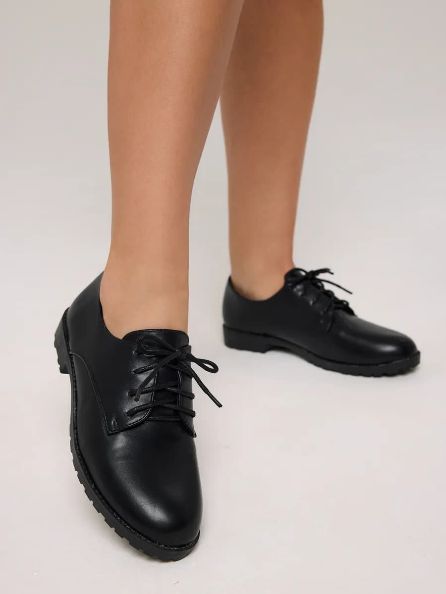 Туфли на низком каблучке демисезонные