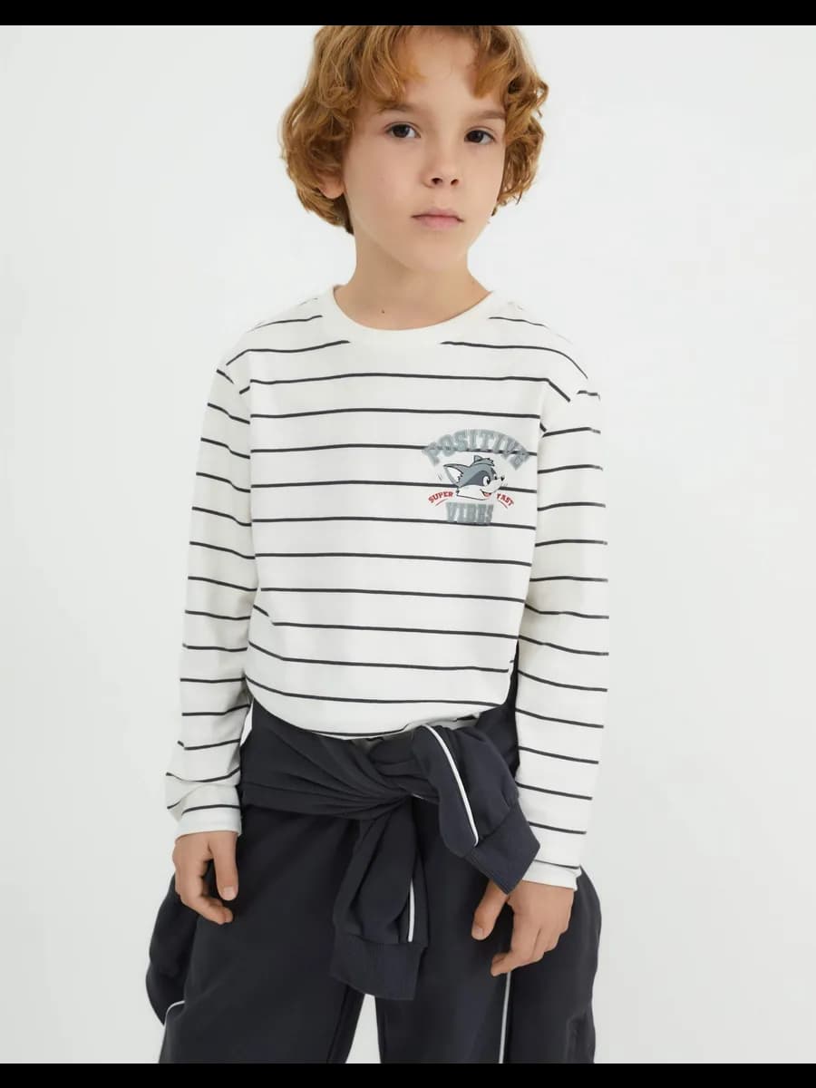 Полосатый лонгслив с принтом