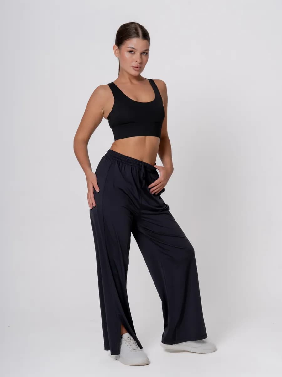 Широкие спортивные штаны