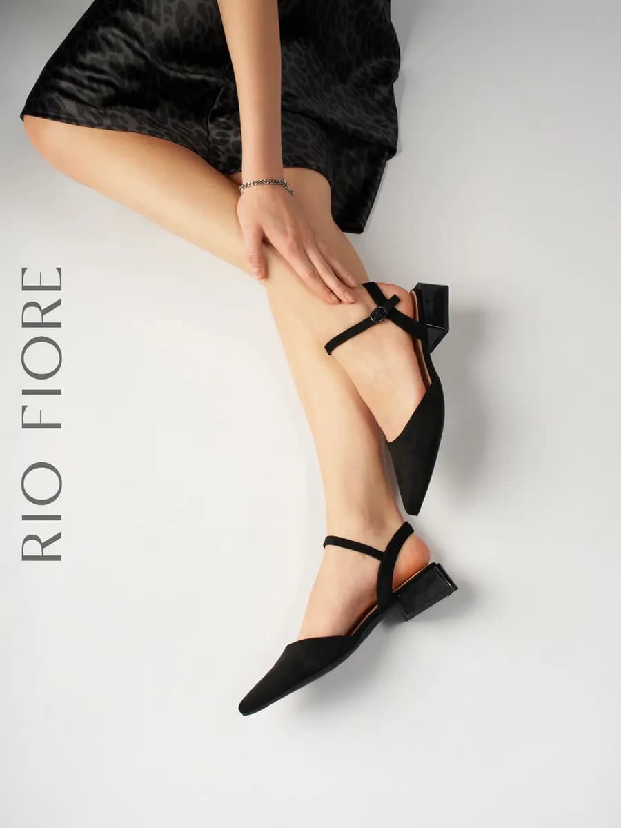 Туфли на низком каблуке вечерние