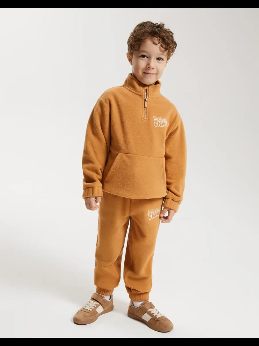 Горчичные спортивные брюки oversize с вышивкой флисовые