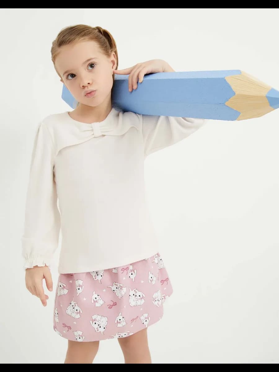 Молочный лонгслив с воротником-бантом