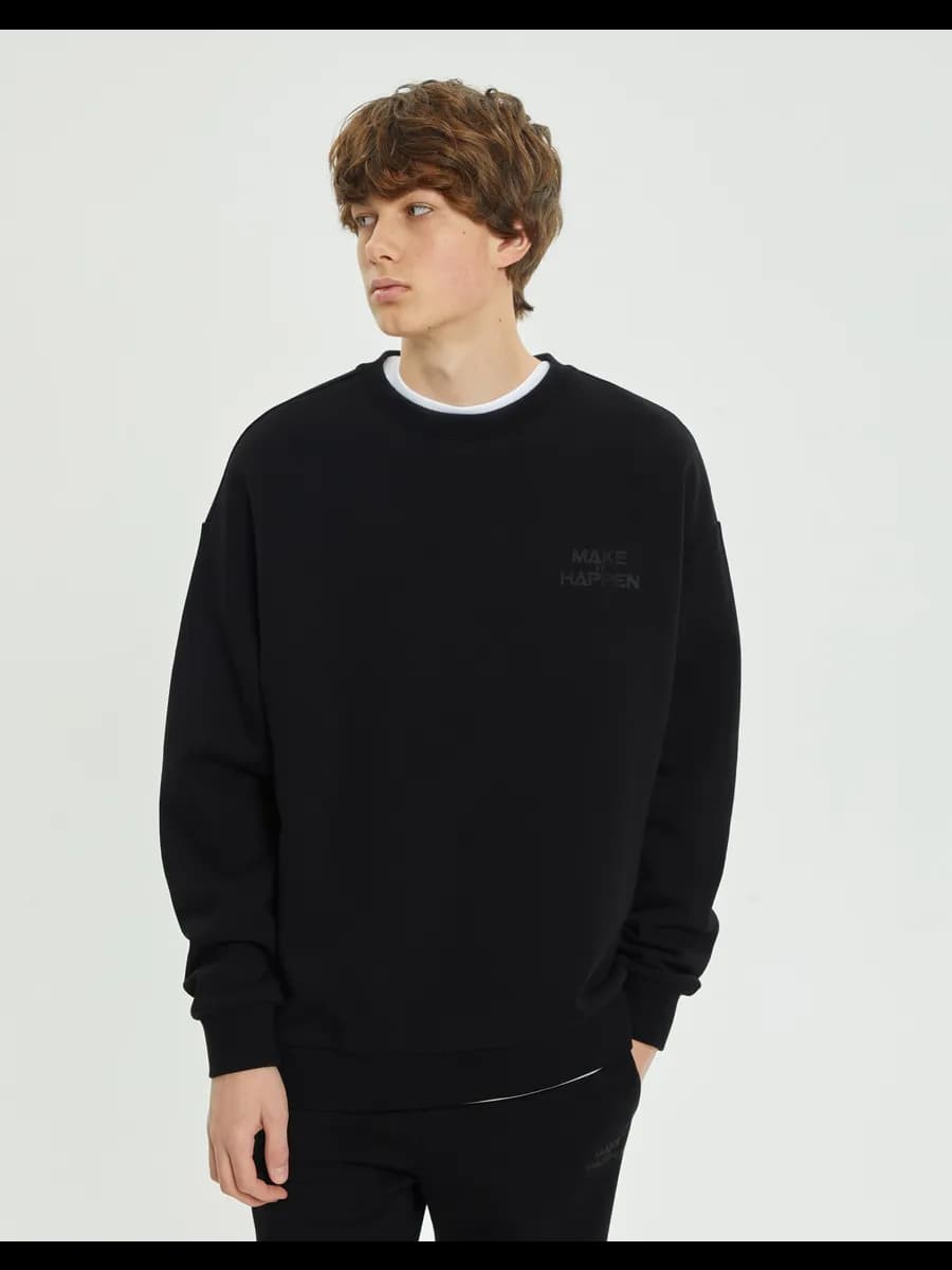 Чёрный свитшот oversize с надписью и начёсом