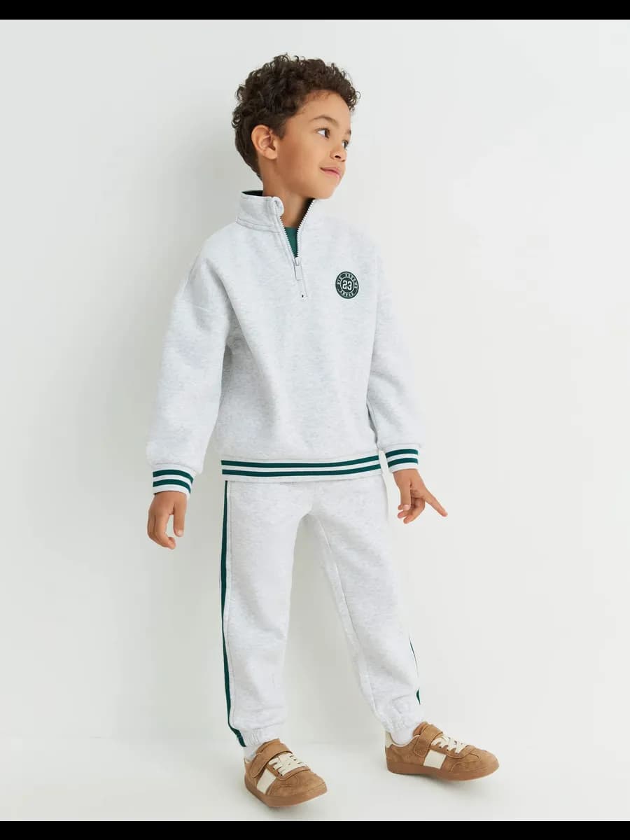 Серые спортивные брюки с лампасами и начёсом