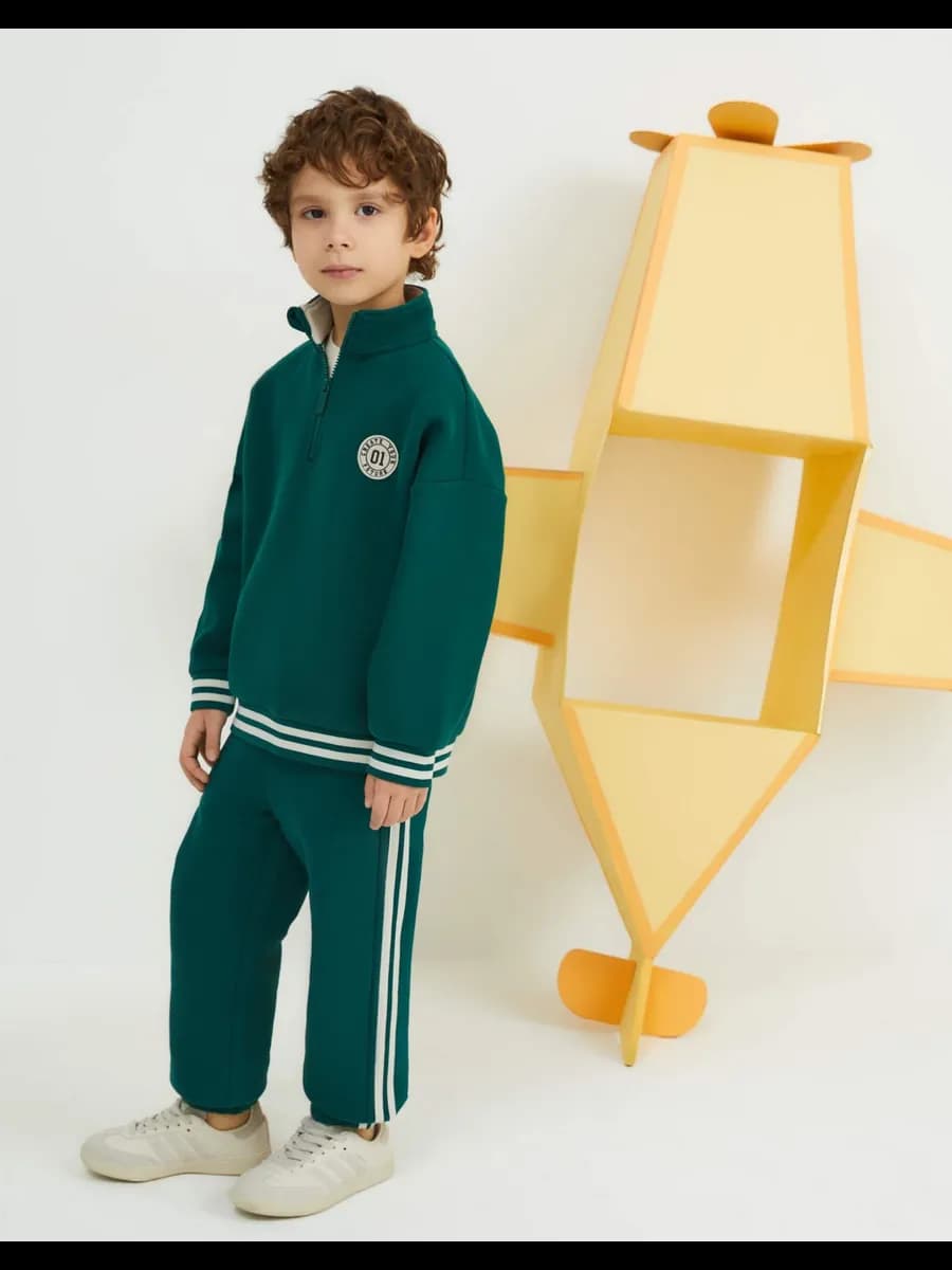 Тёмно-зелёные спортивные брюки с лампасами и начёсом