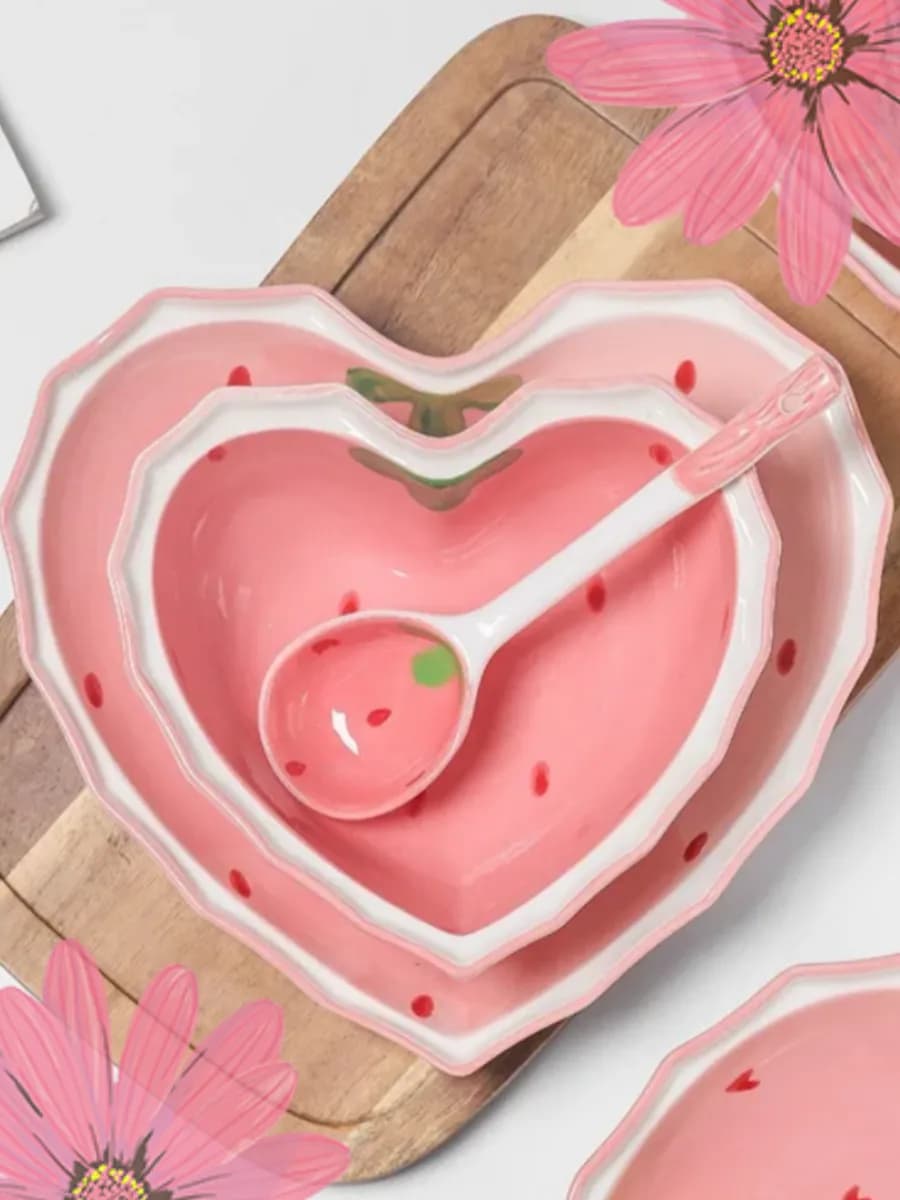 Набор посуды тарелки и ложки с рисунком клубники