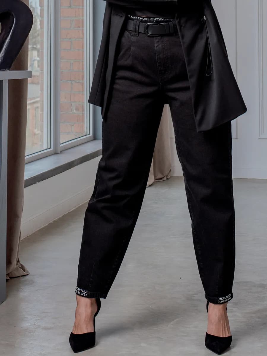 Джинсы бананы зауженные мом