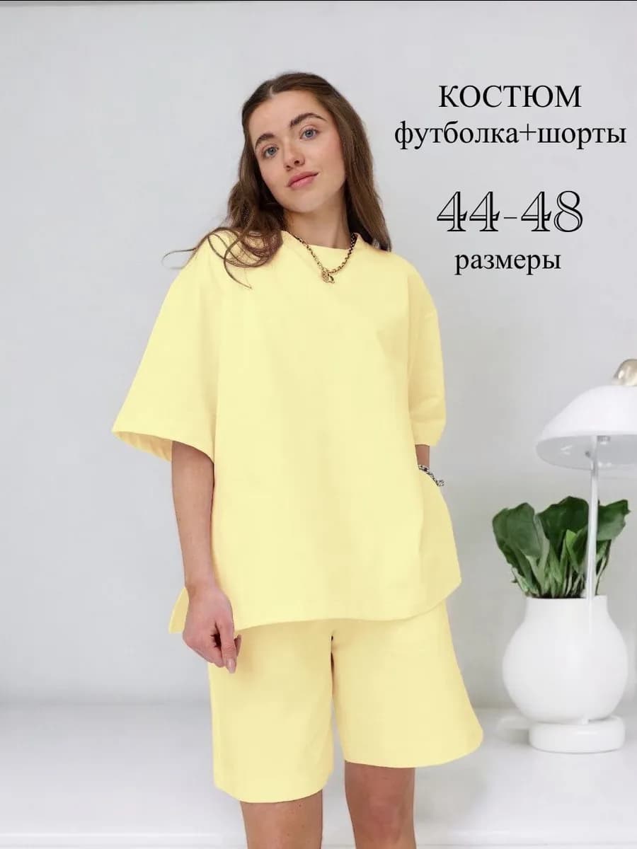 Костюм с шортами и футболкой летний женский