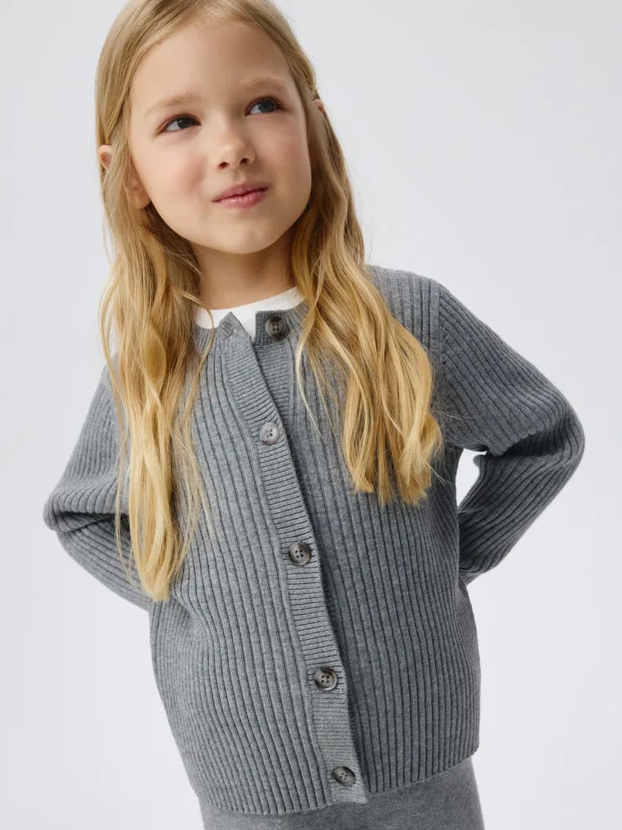 Вязаный кардиган базовый однотонный в рубчик