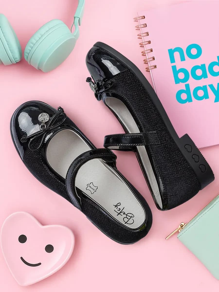 Туфли школьные на каблуке на ремешке-липучке