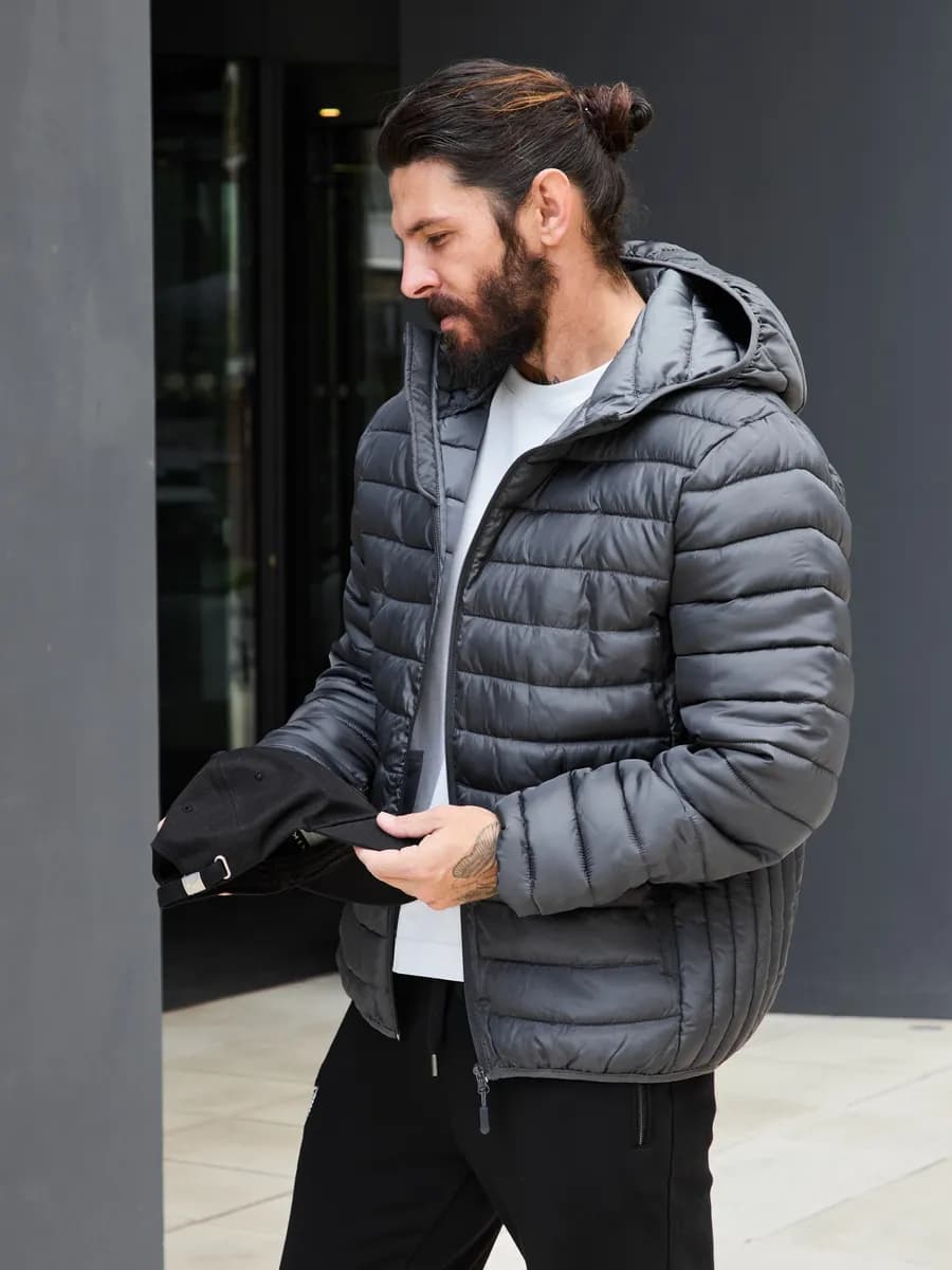 Куртка демисезонная с капюшоном - фото 1