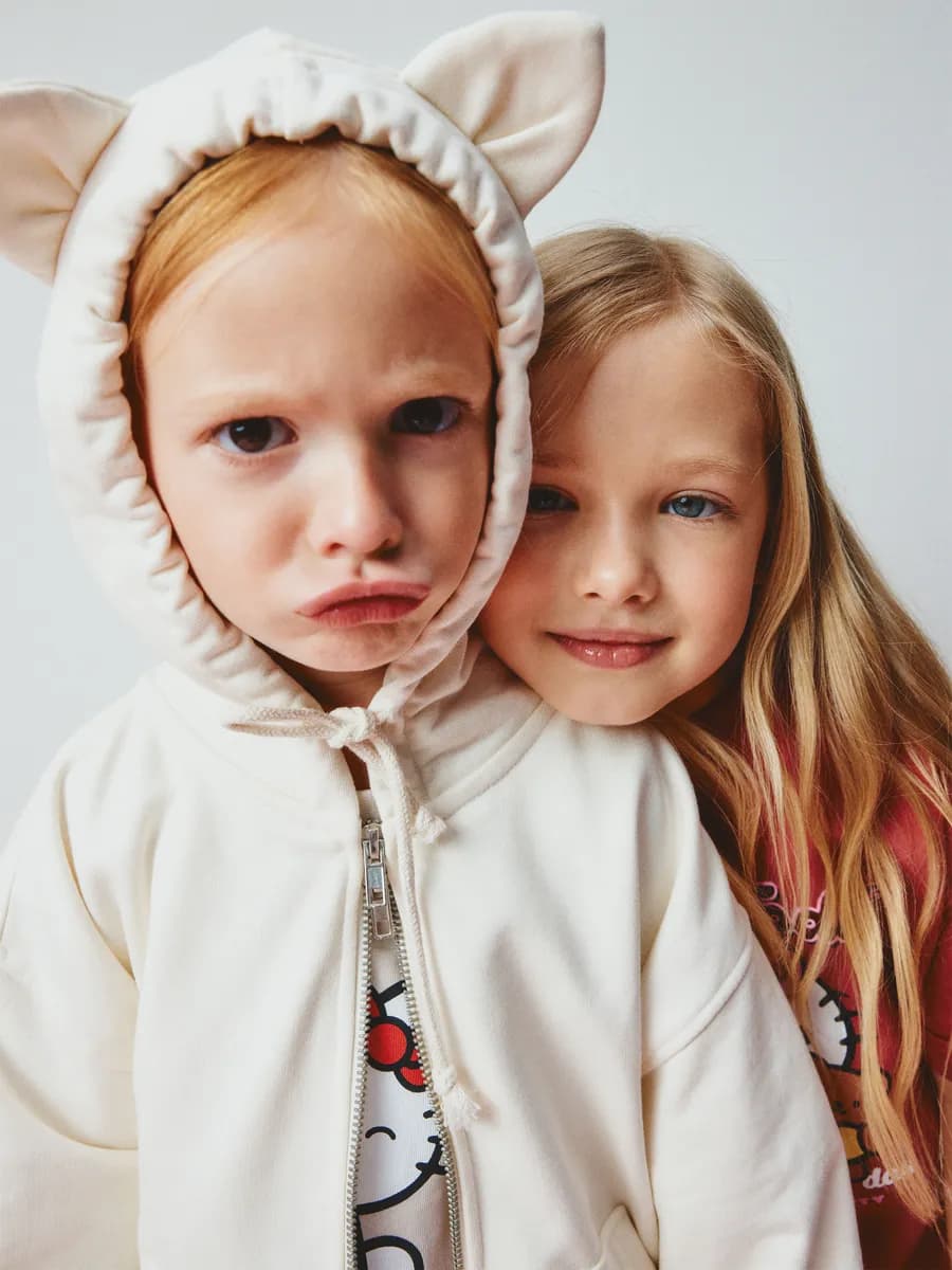 Толстовка оверсайз с ушками на капюшоне