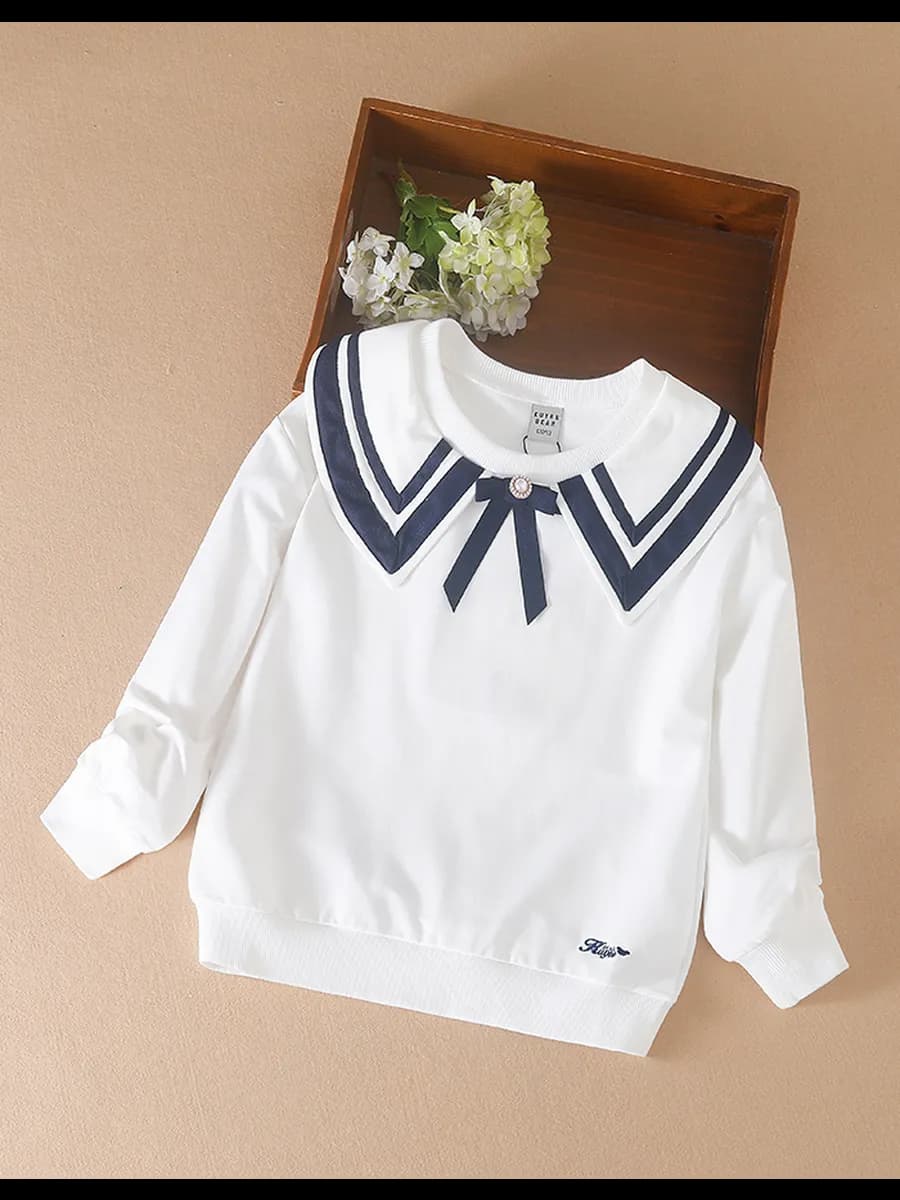 Девочка-ученица стильный свитер с воротником контрастного цв…