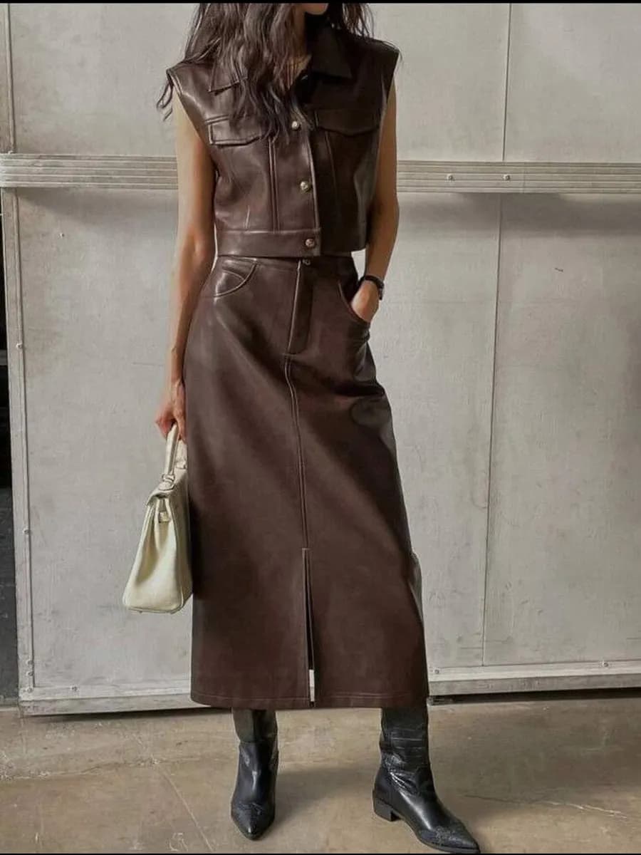 Костюм двойка жилет и юбка из экокожи