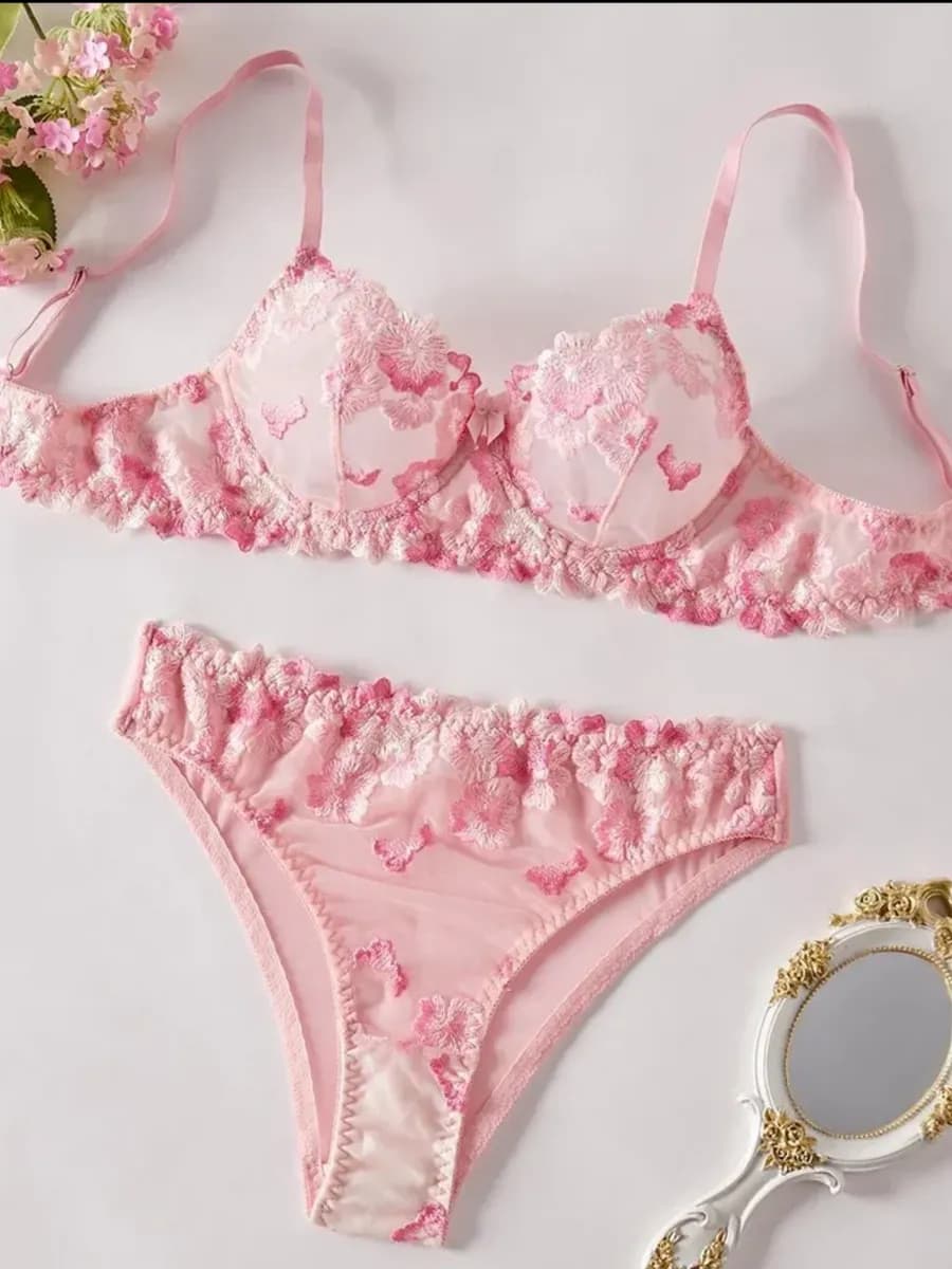 Нижнее белье комплект бюстгальтер и трусы кружевные