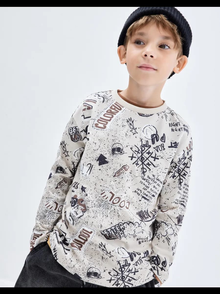 Бежевый лонгслив oversize с принтом