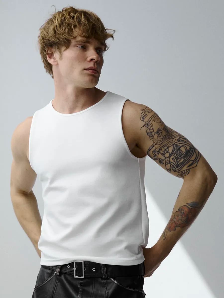 Плотная спортивная майка