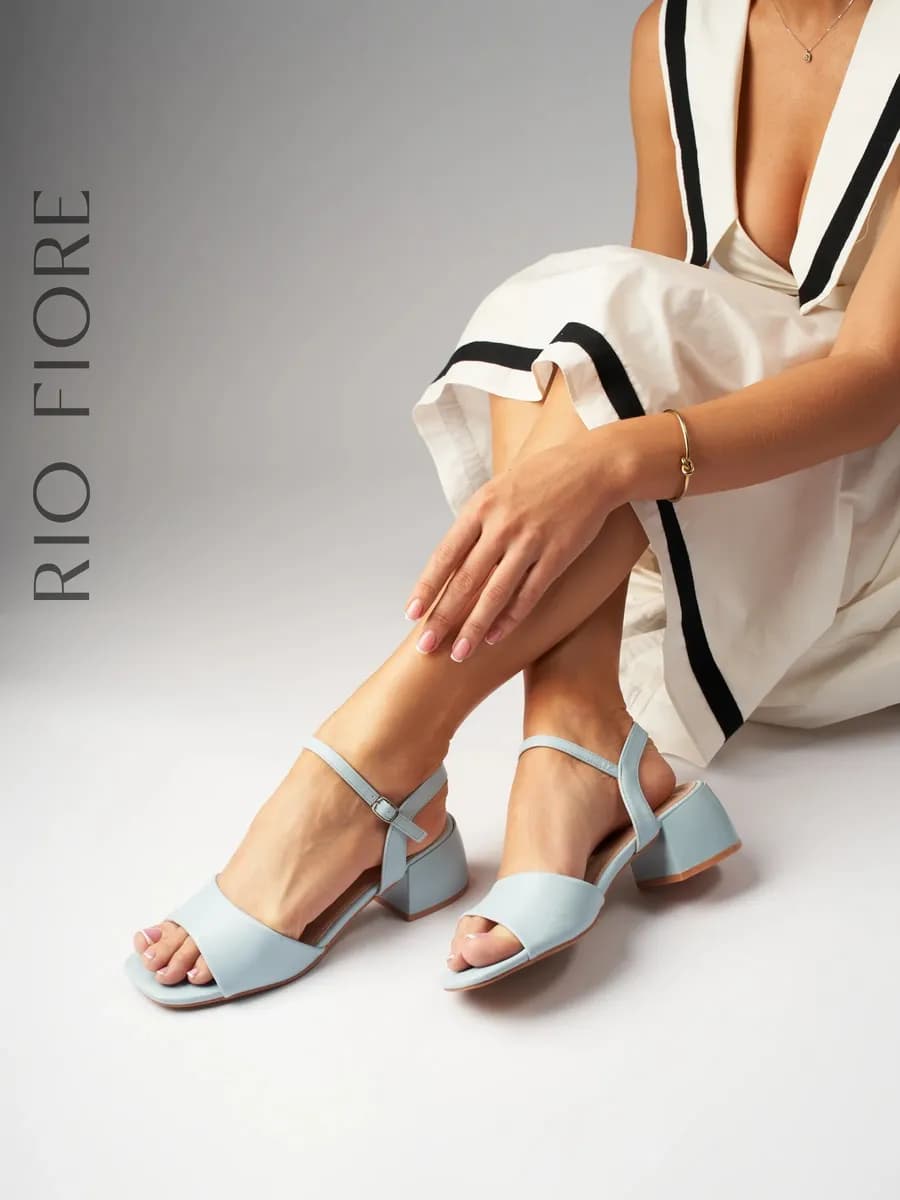 Босоножки летние на низком каблуке