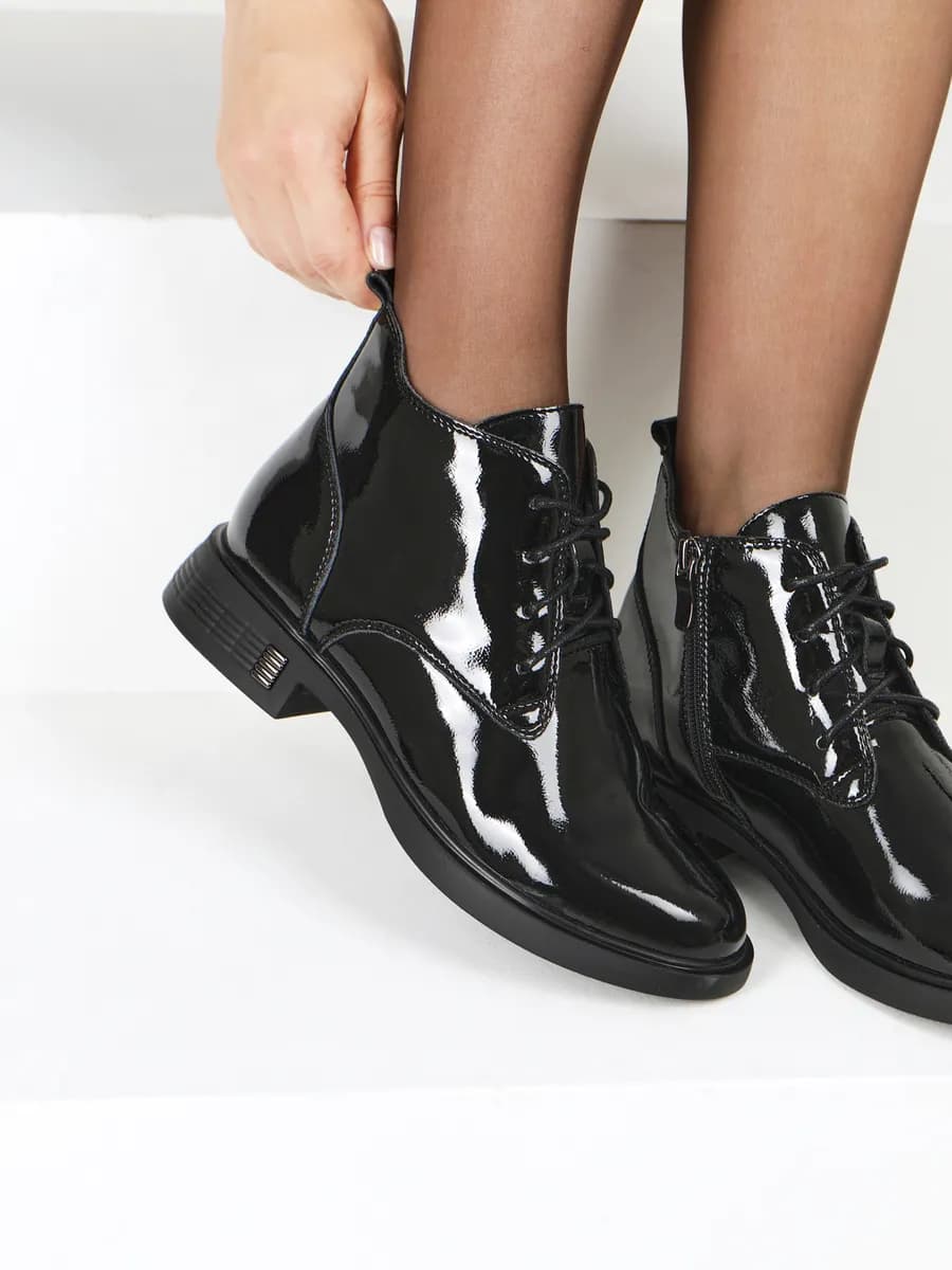 Ботинки демисезонные из лакированной кожи - фото 1