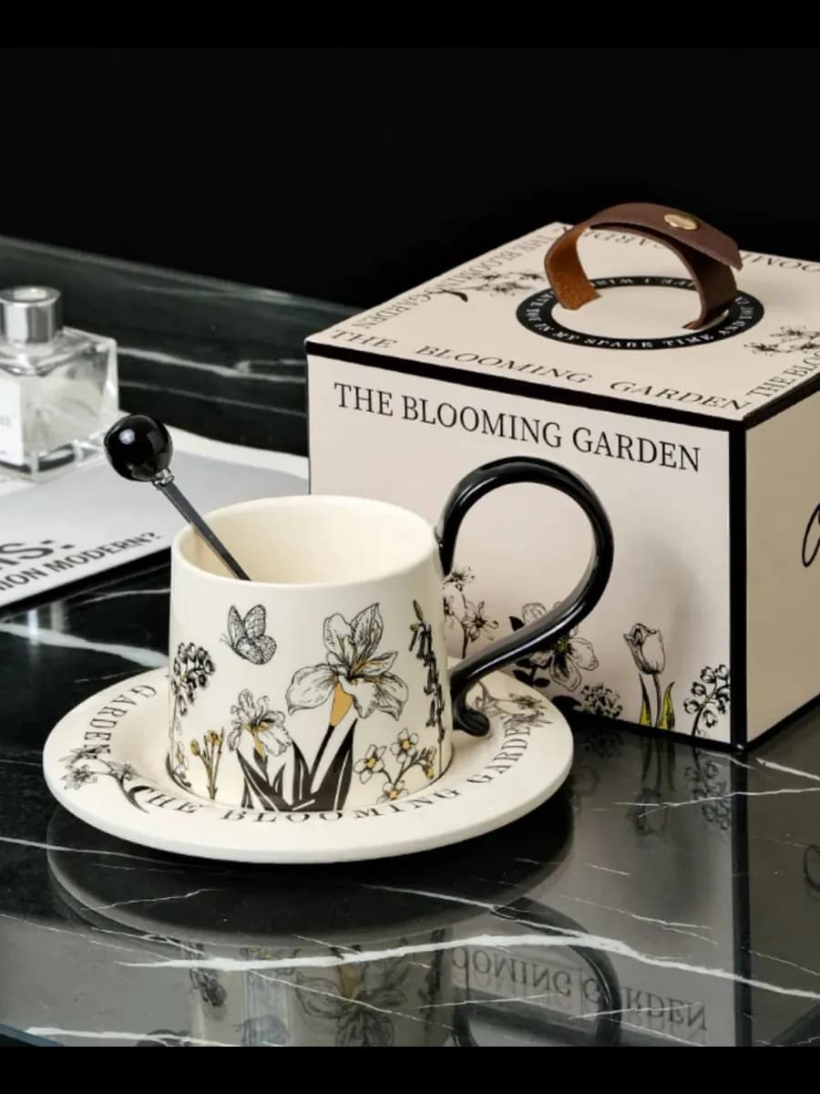 Чайная пара чашка с блюдцем