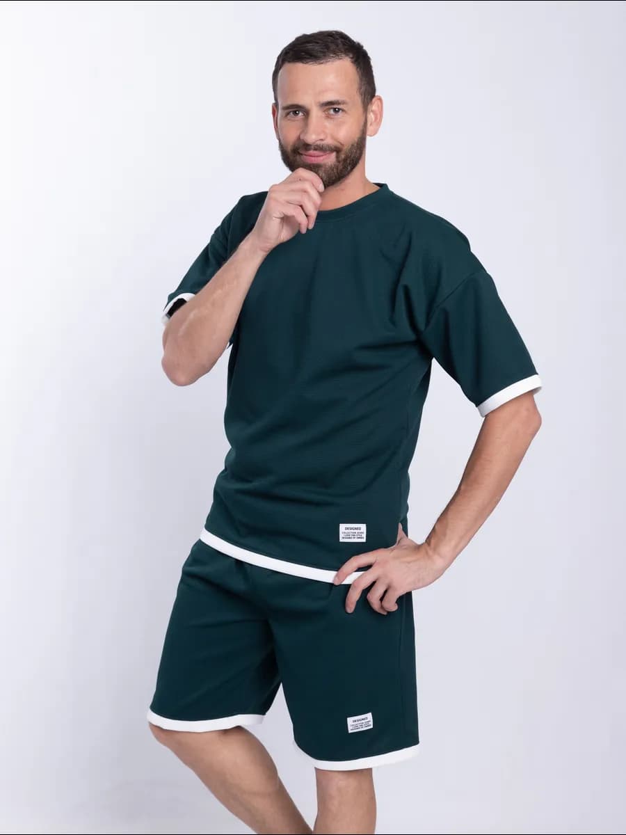 Костюм двойка с футболкой и шортами