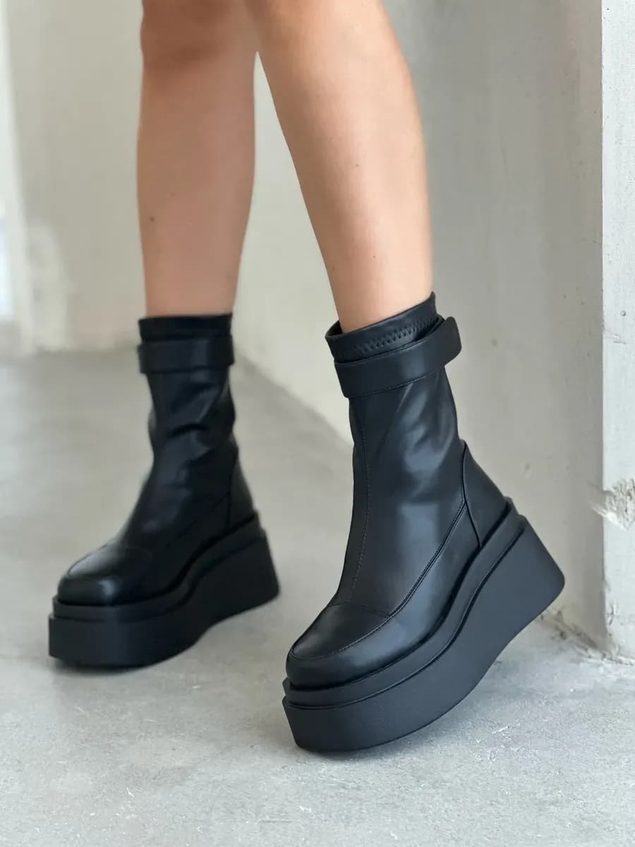 Демисезонные ботинки на платформе