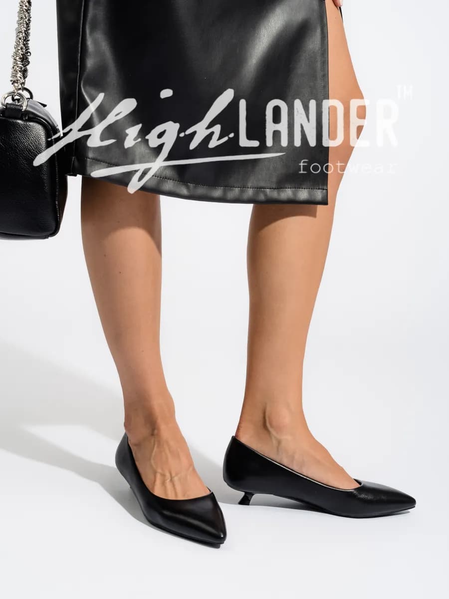 Туфли лодочки на низком каблуке шпильке