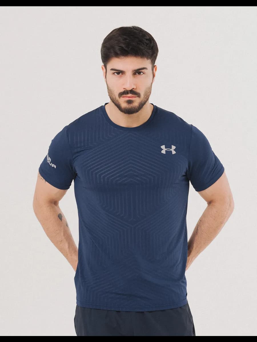 Спортивная мужская футболка