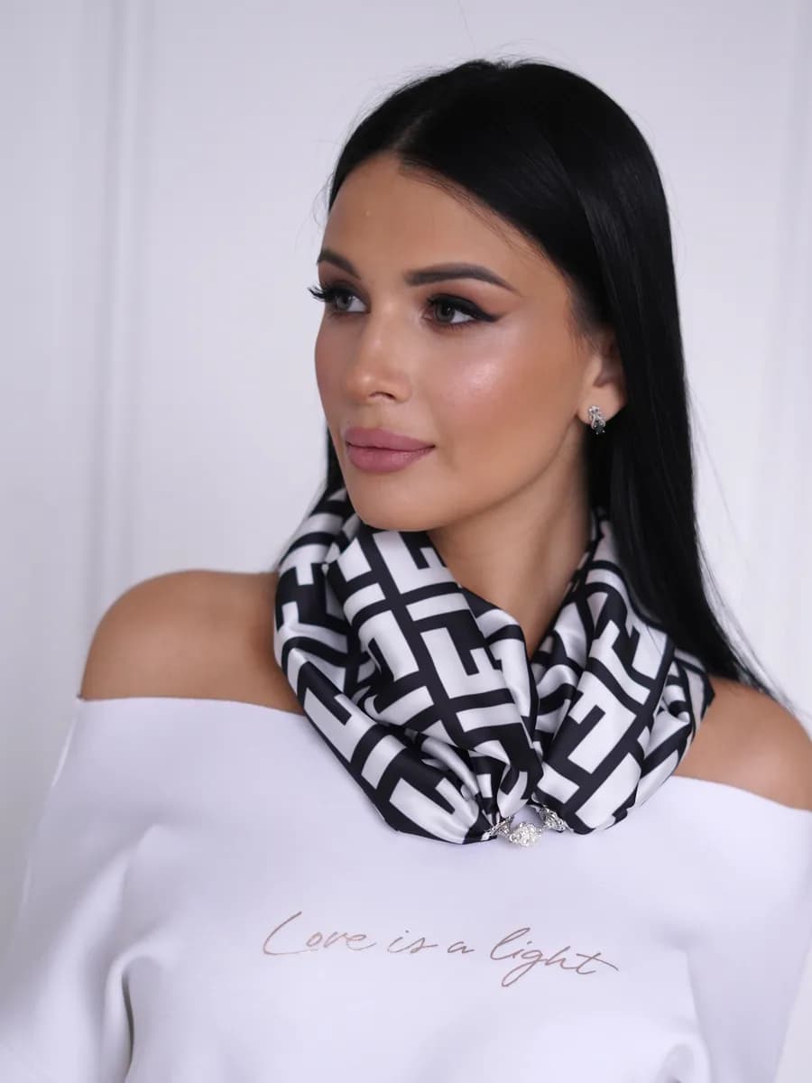 Платок из шелка 75 см