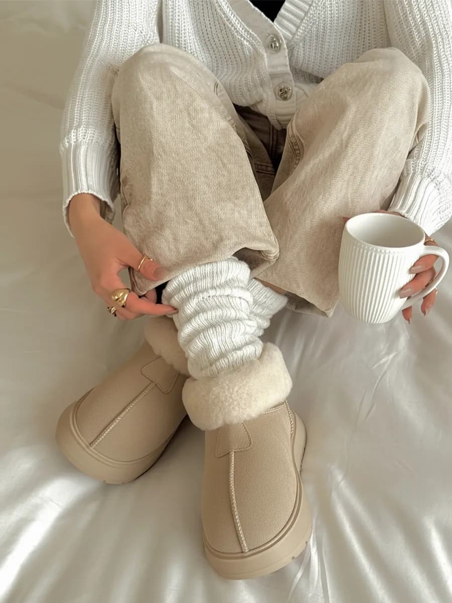 Угги зимние укороченные на платформе с мехом