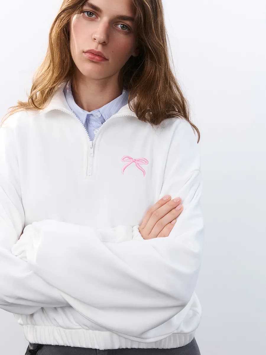 Толстовка полузамок с вышивкой бантиком