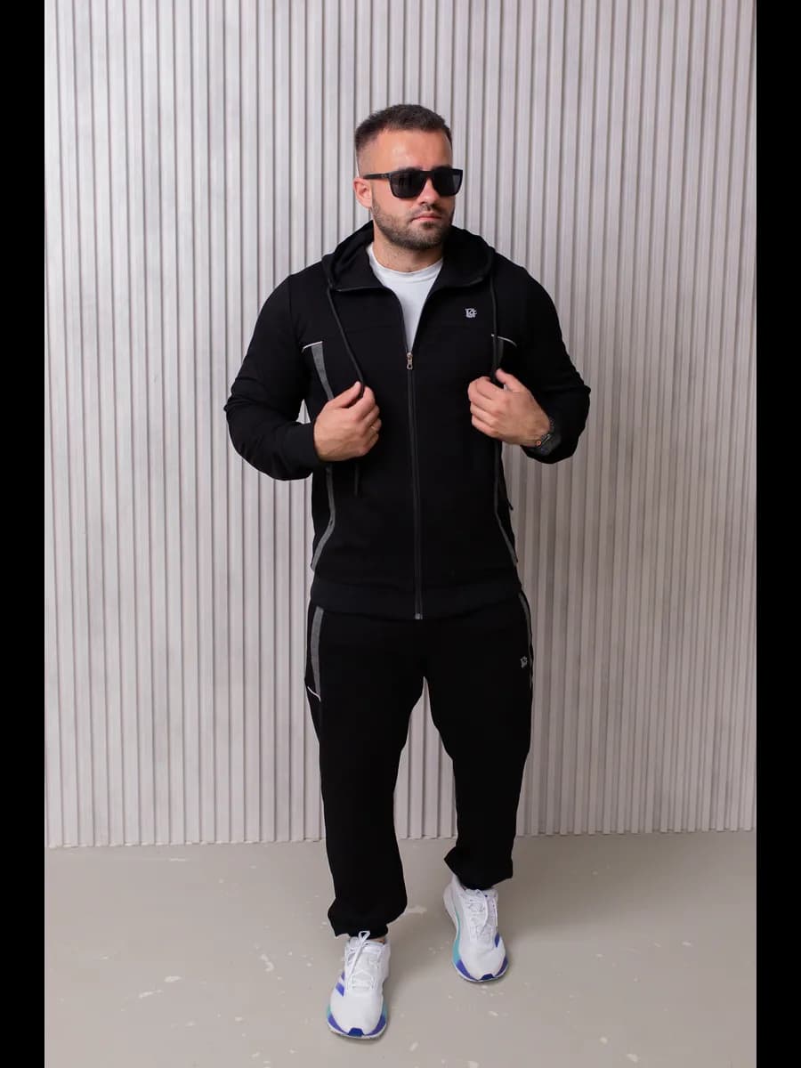 Спортивный костюм на молнии с капюшоном