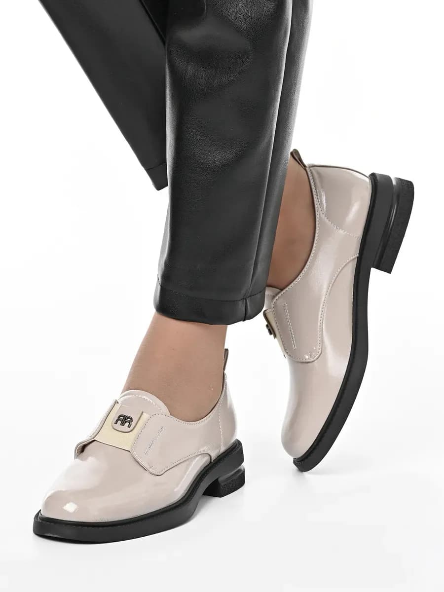 Туфли на низком каблучке демисезонные