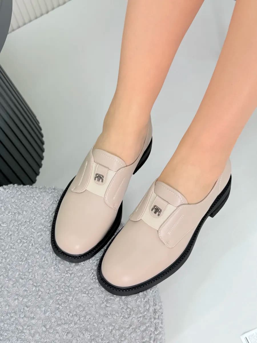 Туфли на низком каблучке демисезонные