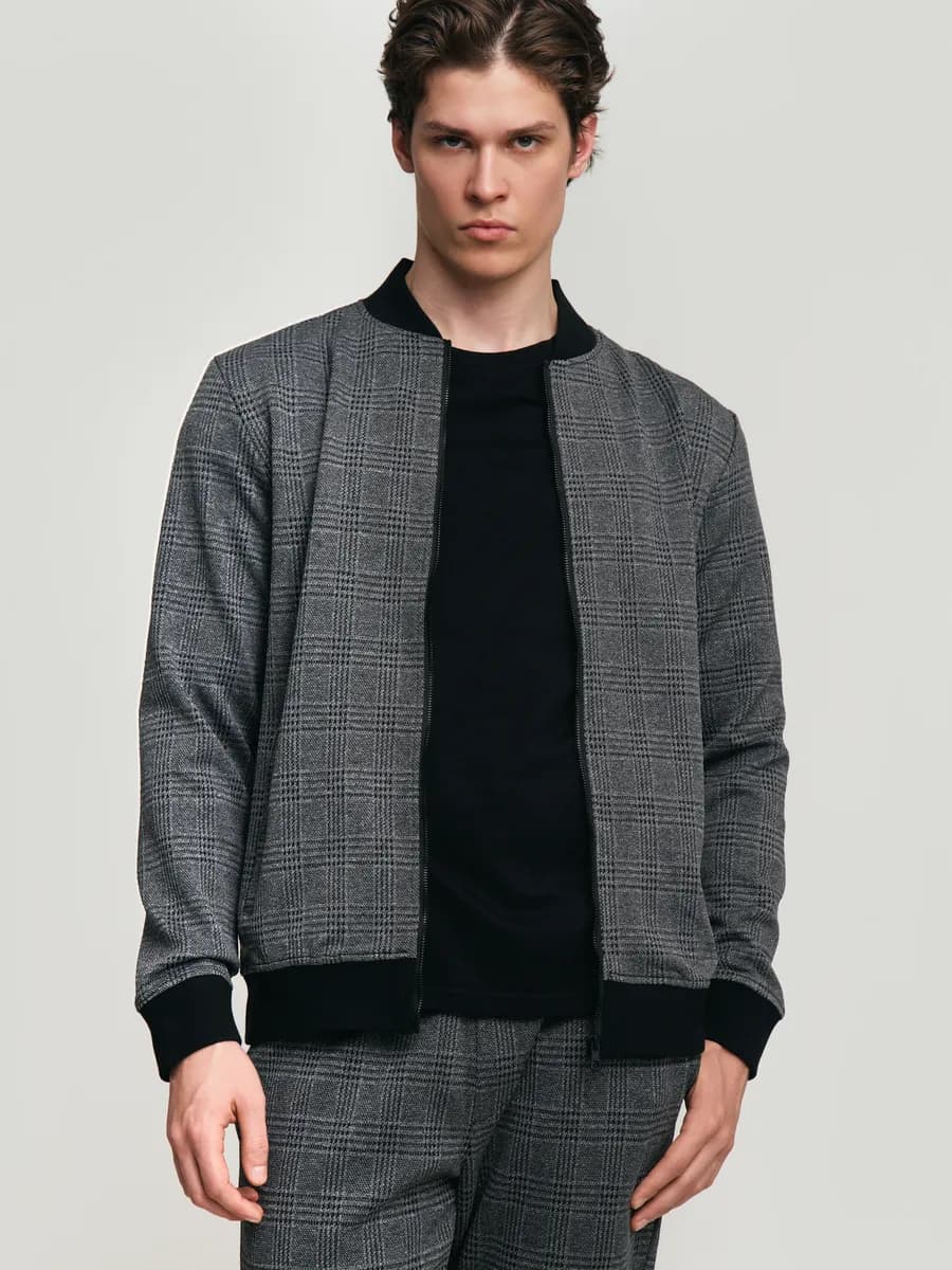 Мужская трикотажная толстовка-бомбер - фото 1